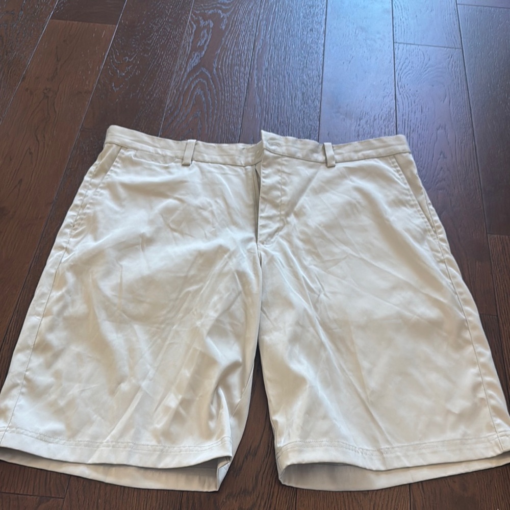 Nike. Men’s, khaki, golf tour performance shorts. EUC.